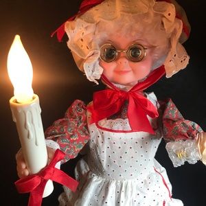 16”1988 Mrs. clause ceramic Light and motion!